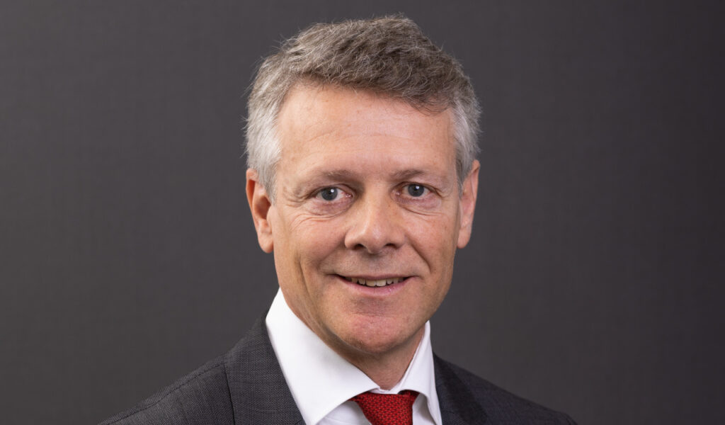 Porträt von Fredy Greuter, Leiter Kommunikation beim ASIP – Schweizerischer Pensionskassenverband