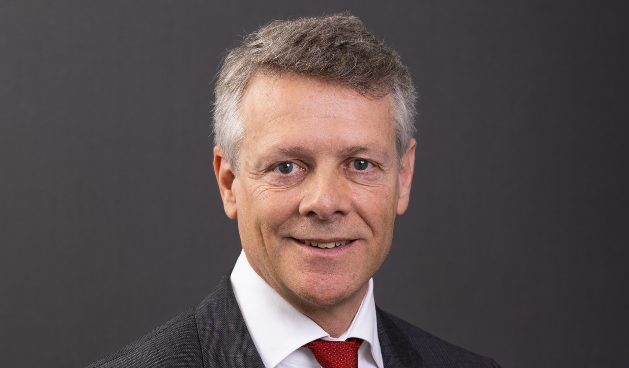 Porträt von Fredy Greuter, Leiter Kommunikation beim ASIP – Schweizerischer Pensionskassenverband
