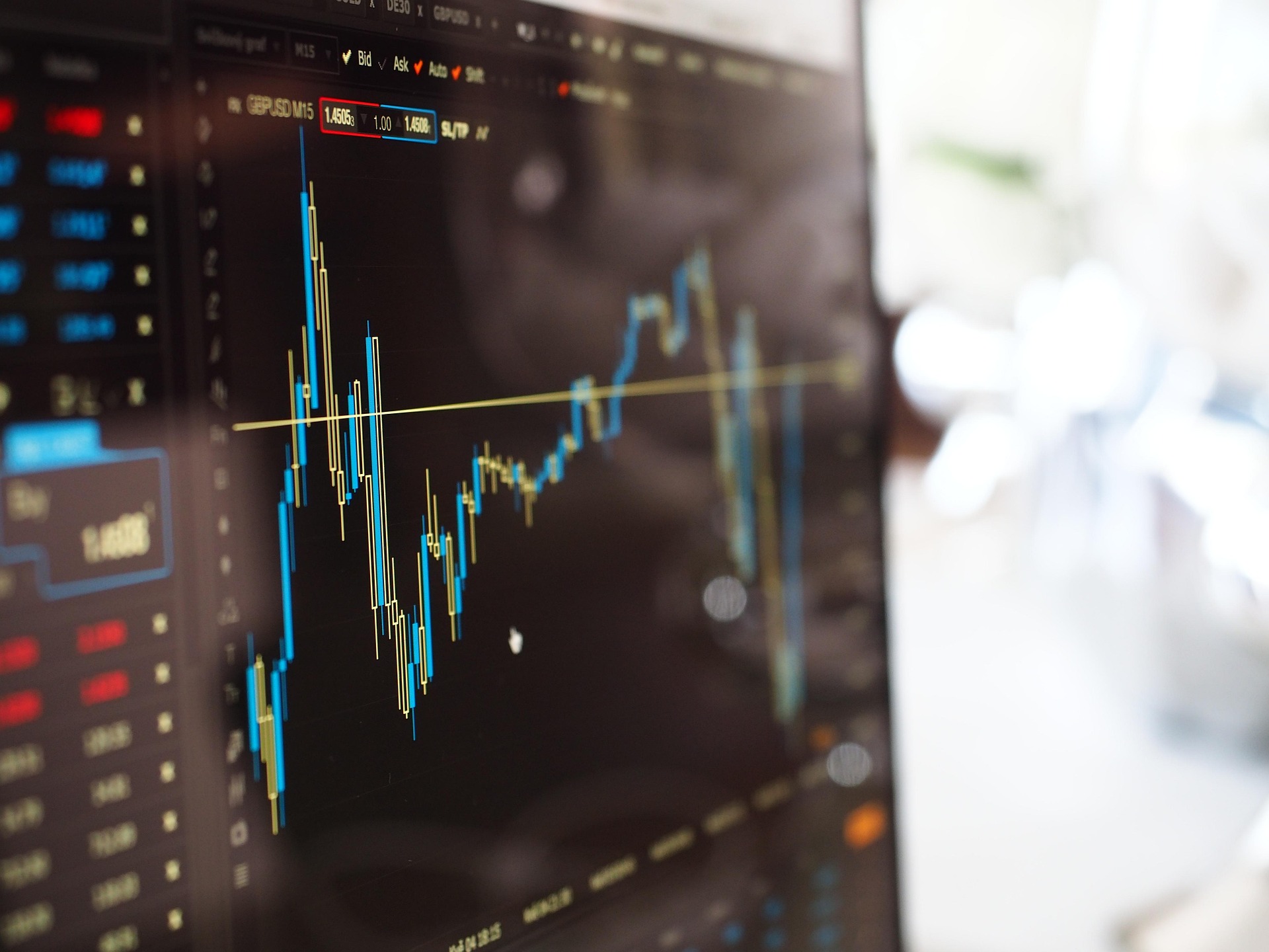 Börsenchart auf Bildschirm als Symbol für Private-Equity-Anlagen und Marktentwicklung bei Pensionskassen